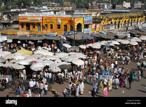 Bustling Streets India Hi Res Stock Photography And Images Alamy