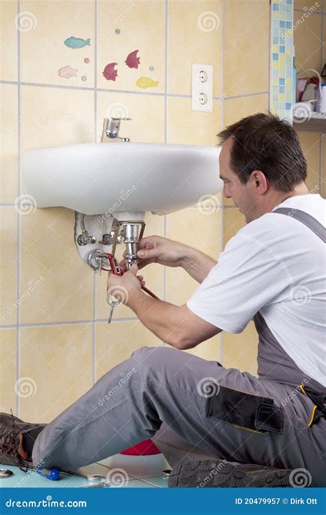Plumber At Work Stock Image Image Of Male Construction 20479957