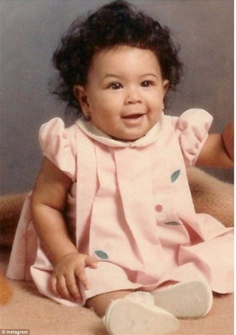 Beyonce Shares Baby Photo And Shes The Double Of Blue Ivy Daily Mail
