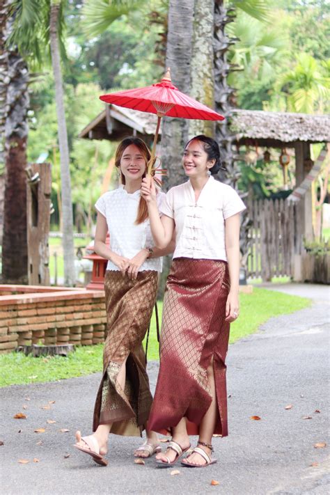 Raanpahmuang Authentic Thai Silk Wrap Skirt Waist Ties Leg Slit Tradit
