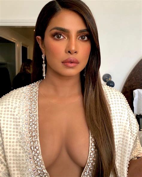 Priyanka Chopra Wore Custom By Ralph And Russo To The 2020 Grammys Indian Filmy Actress