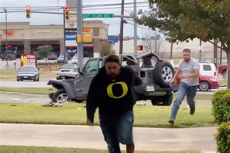 Video shows bystander chase down man who killed Texas off-duty cop in