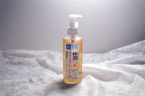 Hada labo has kept their micellar water quite realistic. Hada Labo Goku-Jyun Oil Cleansing Makeup Remover Review ...