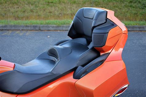 Allows easy access to passenger handles for added safety. 2019 CAN-AM Spyder RT-Limited