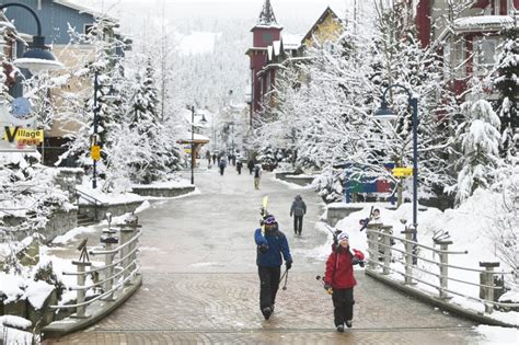 Golf courses, restaurants, dozens of shops, galleries and the ski lifts are a short walk away. Vancouver, un an avant les Jeux