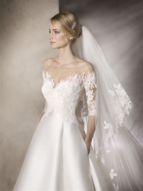 Un abito eccezionale per una sposa protagonista assoluta del suo matrimonio: abito da sposa ampio pronovias