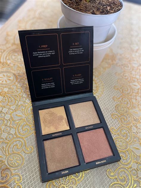 Huda Beauty 3d Highlighter Palette On Carousell