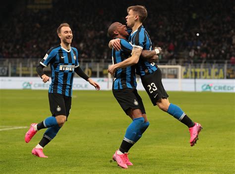 Milan in vantaggio poco dopo la mezz'ora con ibrahmovic. Milan e Inter avançam e semifinais da Coppa terão as ...
