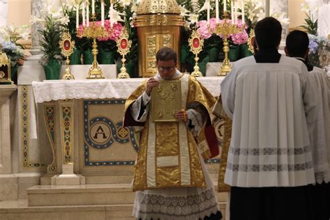 New Liturgical Movement Photos Of Pontifical Mass In New Orleans Seminary