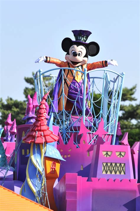 Последние твиты от disneyland resort (@disneyland). A View From…Tokyo Disneyland | Disney Parks Blog