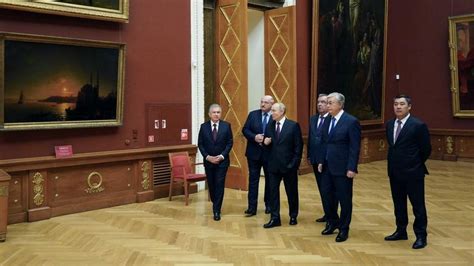 Токаев посетил Русский музей в Санкт Петербурге