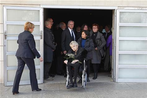 El tanatorio de Les Corts se queda pequeño para despedir al doctor