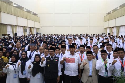 Bina Petugas Haji Daerah Se Jabar Plt Wali Kota Bekasi Tri Adhianto