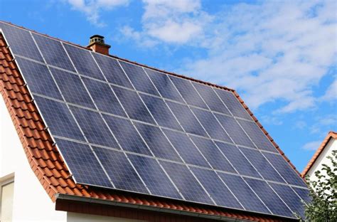 Fotowoltaika to najpopularniejsza dziedzina nauki zajmująca się przetwarzaniem światła słonecznego na energię elektryczną. Jaką rolę pełni fotowoltaika w nowoczesnym budownictwie?