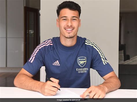 gabriel martinelli signs new long term contract with arsenal football news