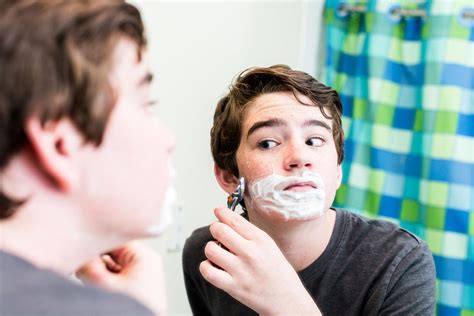 Enseña A Tu Hijo Adolescente Cómo Afeitarse Por Primera Vez Etapa