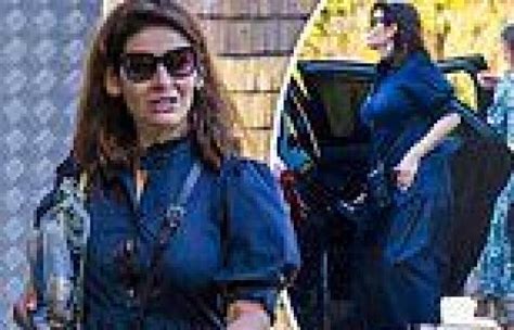 wednesday 18 may 2022 12 25 am makeup free nigella lawson 62 shows off her curves in a shirt