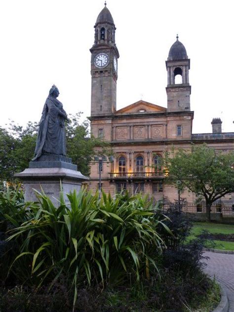 As you move to the right of the clock tower, you will also be able to see a long pinang structure. Scotland - Dunn Square (Queen Victoria Statue) with ...