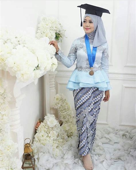 √ 30 Model Kebaya Wisuda Muslim Hijab Modern Terbaru