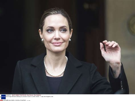 Cancer Du Sein Angelina Jolie Booste Le Vendeur De Test G N Tique