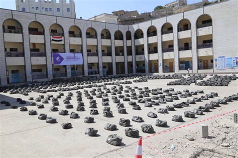 ممثل ومقدم برامج سعودي كما أنه ناشط على مواقع التواصل الإجتماعي ولد في جدة وقضى معظم طفولته هناك. التغيير برس : تعز ..تدشين توزيع (800) حقيبة صحية بتمويل من ...