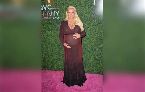 jessica simpson reveals 100 pound weight loss 6 months after giving birth