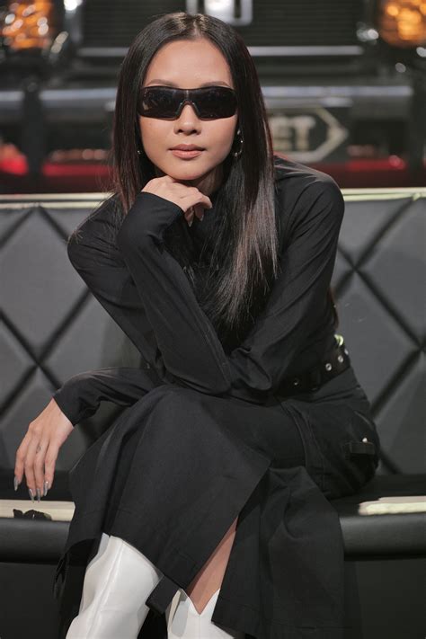 Rap việt là cuộc thi về nhạc rap chuyên nghiệp tại việt nam được đầu tư về quy mô với sự góp mặt của những rapper tên tuổi, nhiều kinh nghiệm. Suboi bất ngờ xuất hiện "căng đét" trong bộ 6 quyền lực ...