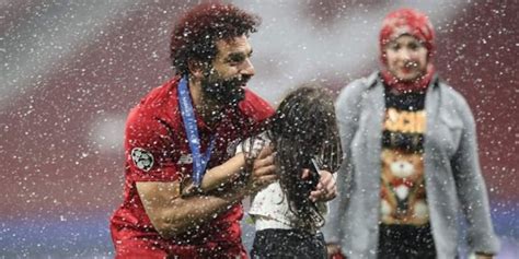 Mohamed Salah Celebrates Champions League Win With Wife And Daughter