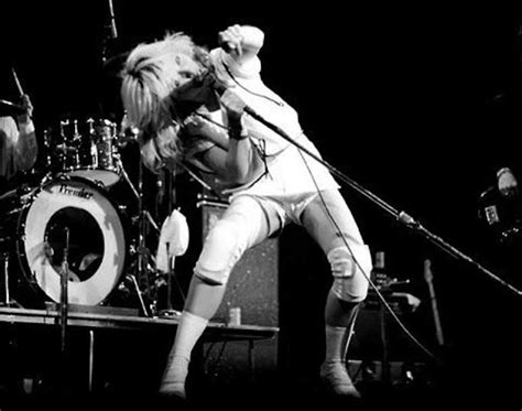 Hottest Photographs Of Debbie Harry On The Stage From The Mid S Vintage Everyday