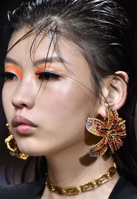 Fashion From The Runway In 2020 Makeup Trends Beauty Trends Runway