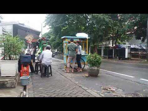 Lihat ide lainnya tentang makanan, masakan, resep. DAMPAK PANDEMI COVID 19 OMSET TUKANG BUBUR AYAM BERKURANG - YouTube