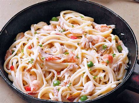 Crab And Shrimp Linguine With White Sauce White Sauce Pasta White Pasta Sauce Recipe White