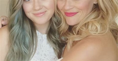 Reese Witherspoon Daughter Ava Look Like Twins In Adorable Picture