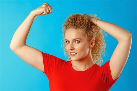 Premium Photo Funny Young Blonde Woman Showing How Strong Her Hands Are