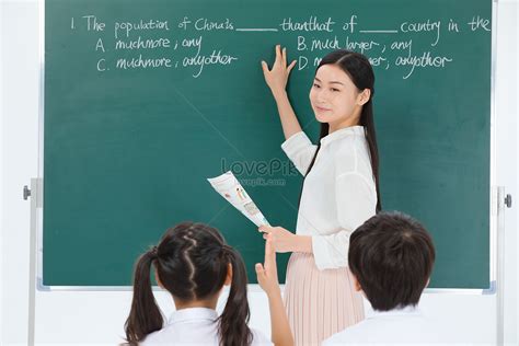 Ask The Students Questions In The Teachers Class Picture And Hd Photos