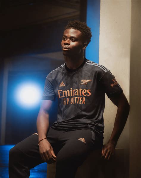 Arsenal Présente Son Nouveau Maillot Extérieur Pour La Saison 2022 2023