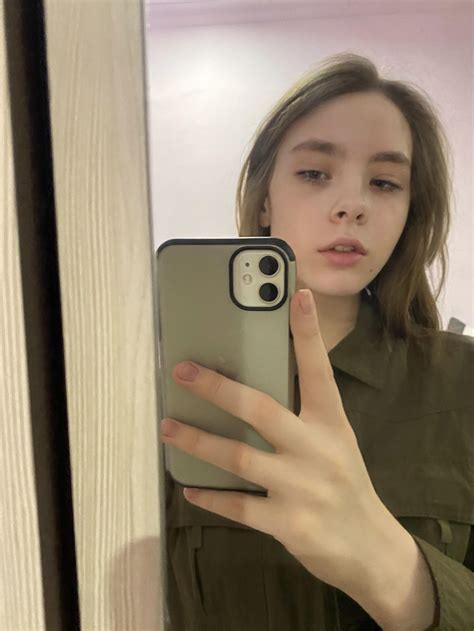 just a mirror selfie 🥰 r selfie