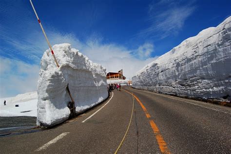 Gigantic Snow Wall Along Tateyama Kurobe Alpine Route Japan Amusing