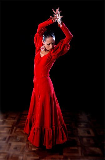 Baile Flamenco Español Joven Mujer En Vestido Rojo Tradicional Folk Foto De Stock Y Más Banco De