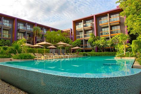 Hotel is comprised in holiday inn express hotel chain. โรงแรมฮอลิเดย์ อินน์ เอ็กซ์เพรส ภูเก็ต ป่าตอง บีช เซ็นทรัล ...