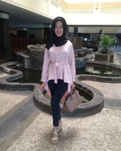 Pin By Dede Sevenfold On Hijabeksposes Girl Hijab Casual Hijab Outfit Hijab Fashion