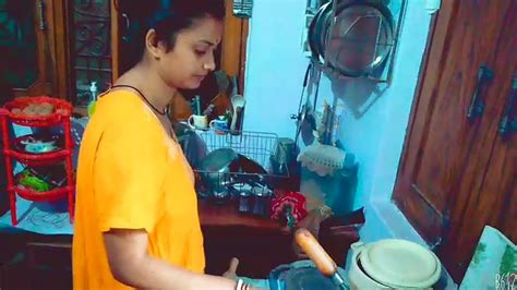 सुबह उठके उनके लिए Daily Lunch Ready करती हूं 👧 Indian House Wife Home Cleaning Vlog