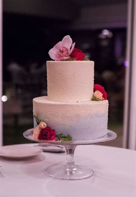 At cakeclicks.com find thousands of cakes categorized into thousands of categories. Modern Wedding Cake / 2 Tier Wedding Cake / Buttercream ...