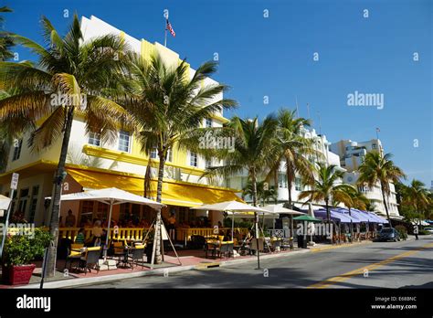 Ocean Drive South Beach En Miami Florida Usa Art Deco Tiendas