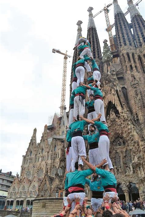 Els Castellers De Sagrada Família Celebren La Diada Daniversari