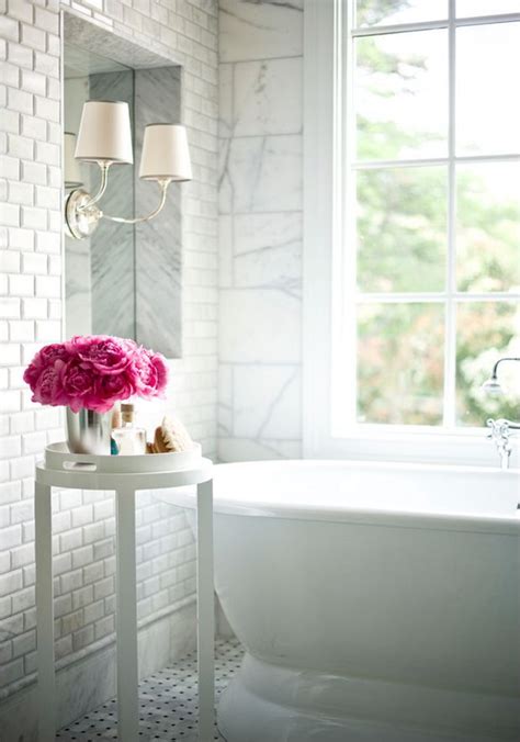 Relaxing Flowers Bathroom Decor Ideas That Will Refresh