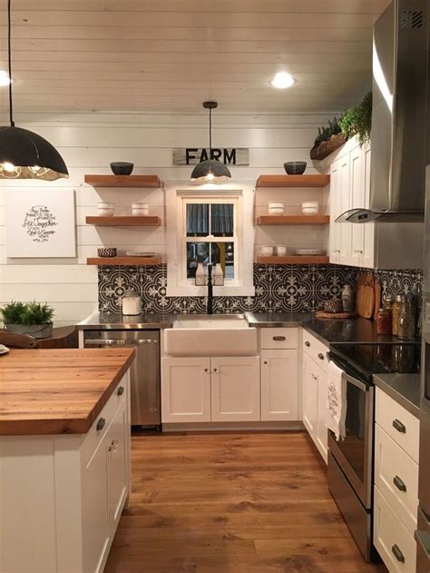 You must buy this tray because it can be anywhere to complete your industrial farmhouse decoration. 39 Best Ceiling Modern Farmhouse Kitchen | Urban farmhouse ...
