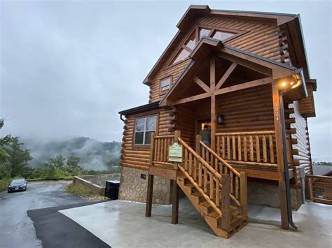 Our affordable cabin rentals offer amenities such as honeymoon cabins, family cabins, hot tub, jacuzzi and fireplaces. Resort Report: Getting away from it all at the Dollywood ...