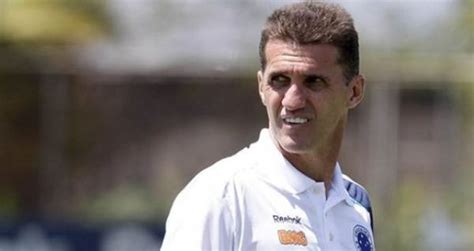 Um dia após a demissão e rogério ceni do comando do cruzeiro, a raposa anunciou, em entrevista . Demitido do Cruzeiro, Vágner Mancini é novo técnico do ...