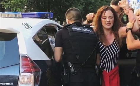 Woman Single Handedly Battles Police Over No Mask Arrest ⋆ Madrid